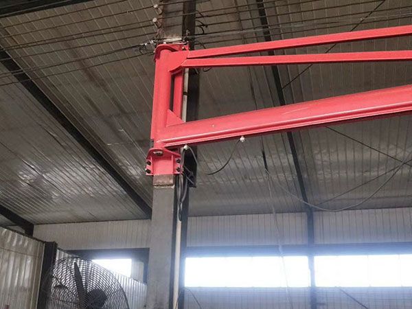 Cantilever crane
