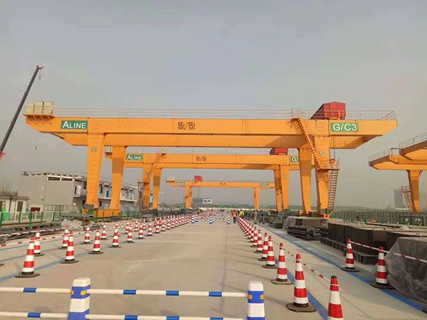 雙梁門(mén)式起重機(jī)